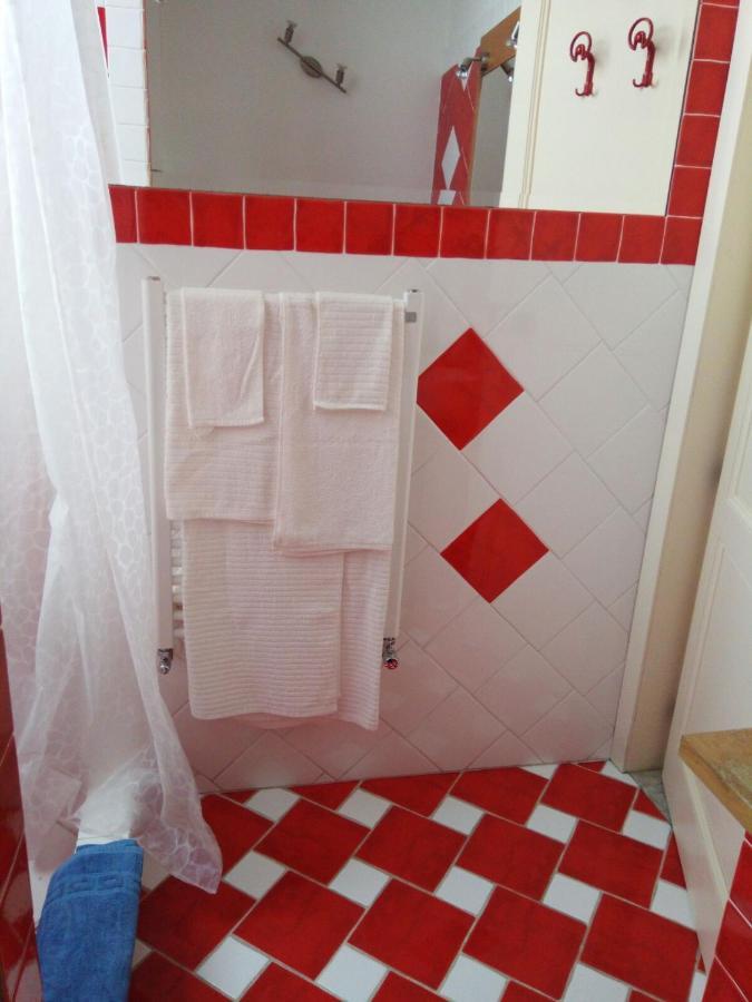 A Casa Di Tommy B&B 아치레알레 외부 사진